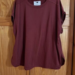 Cupio Relaxed Short Sleeve Tee in Burgundy